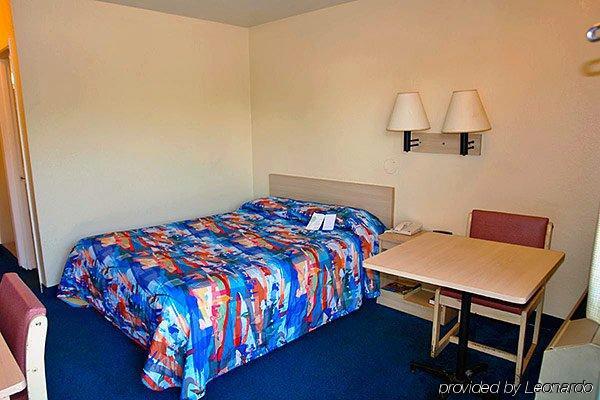 Hotel 6-columbus, Ga 2*